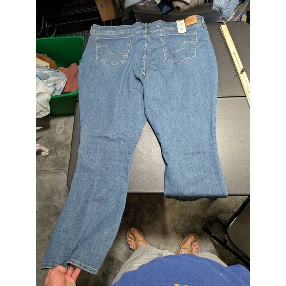 NWT Levi’s Mid Rise Classic Bootcut Jeans Blue Medium Wash Stretch Denim Women's - Picture 4 of 7